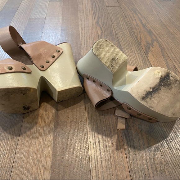 BCBG Runway Wedge - Picture 5 of 9